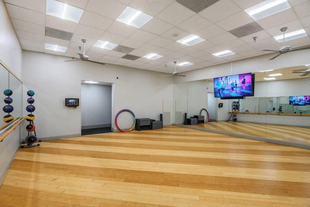 Unique Apartment In A Great Pentagon City Location アーリントン エクステリア 写真